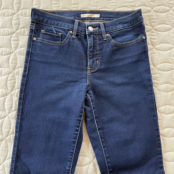 Levi’s 315 Shaping Bootcut Jeans - Picture 2 of 6